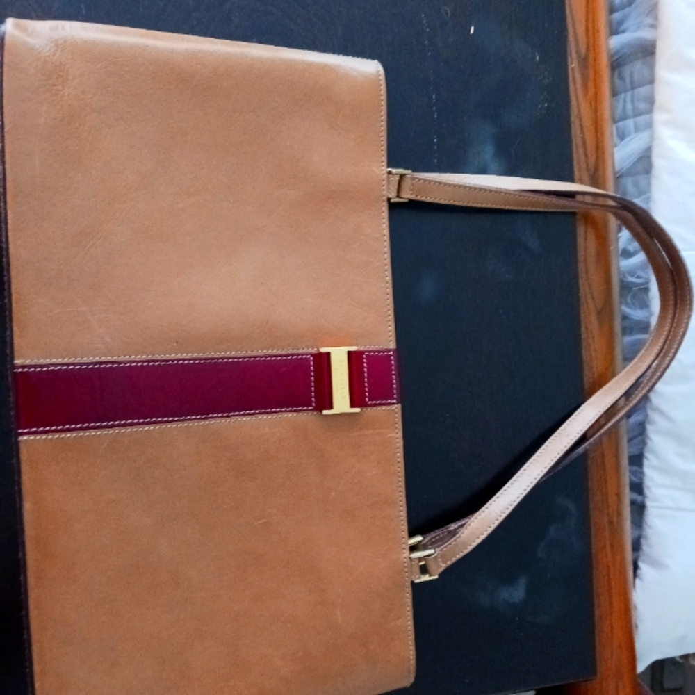 KATE SPADE PURSE rare piece. Burgundy and Tan.
